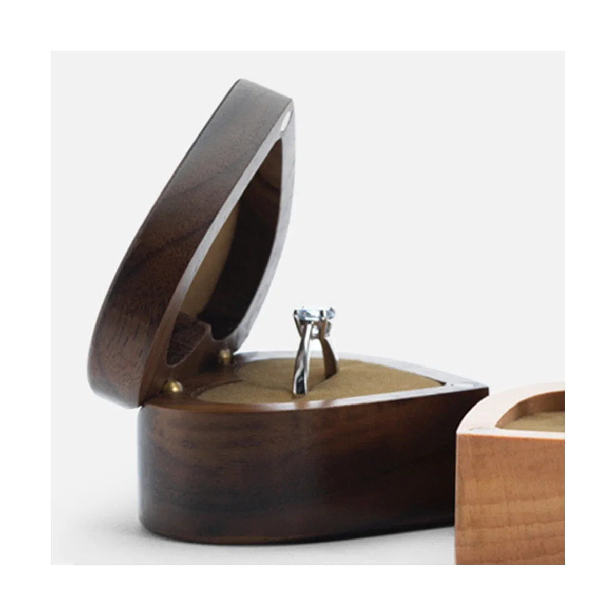 A Házasság Javaslat Ékszerdoboz Egyetlen Gyűrű Dió Flip Gyűrű Tároló Doboz Retro Hordozható Por Gyakorlati Fa Doboz2