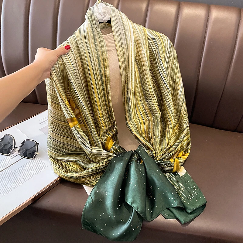 Luxus márka Őszi-téli női Új stílus Divat Szín megfelelő Nyomtatási selyem sál lady Popular headcloth strand kendő0