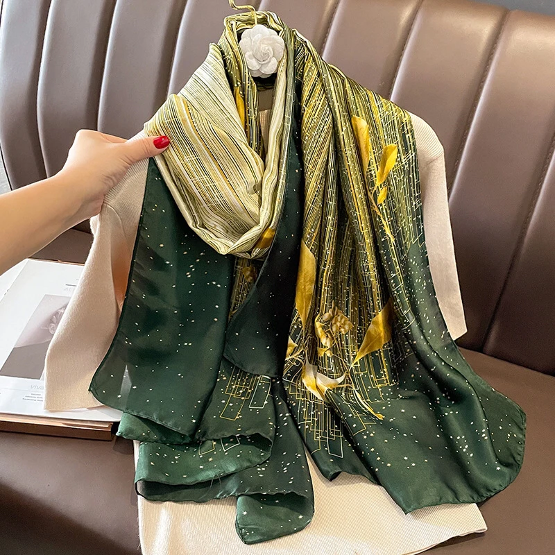 Luxus márka Őszi-téli női Új stílus Divat Szín megfelelő Nyomtatási selyem sál lady Popular headcloth strand kendő1