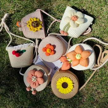 Nyári Kézzel szőtt Szalma DIY Kis Táskák Nagykereskedelmi Gyermekek Mini Aranyos Virágot Gyerekek Kors Táska Gyermekek Napi Ajándékok